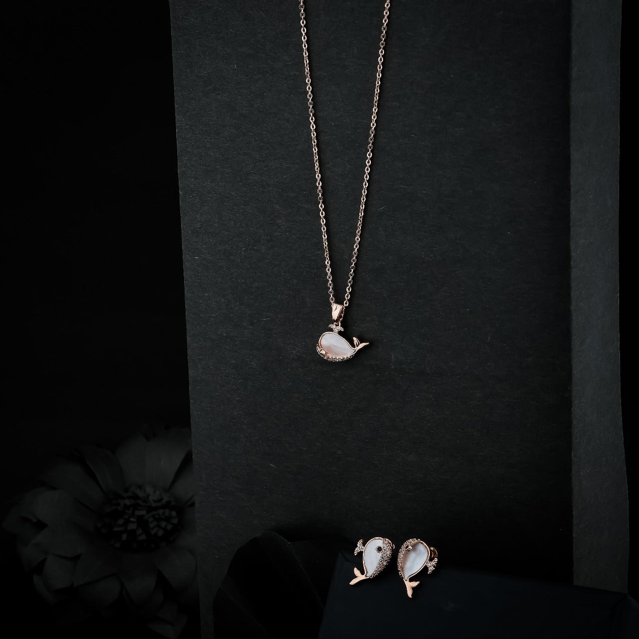 Pendent Set